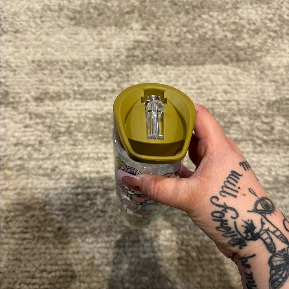 Hello kitty bottle - Picture 4 of 4